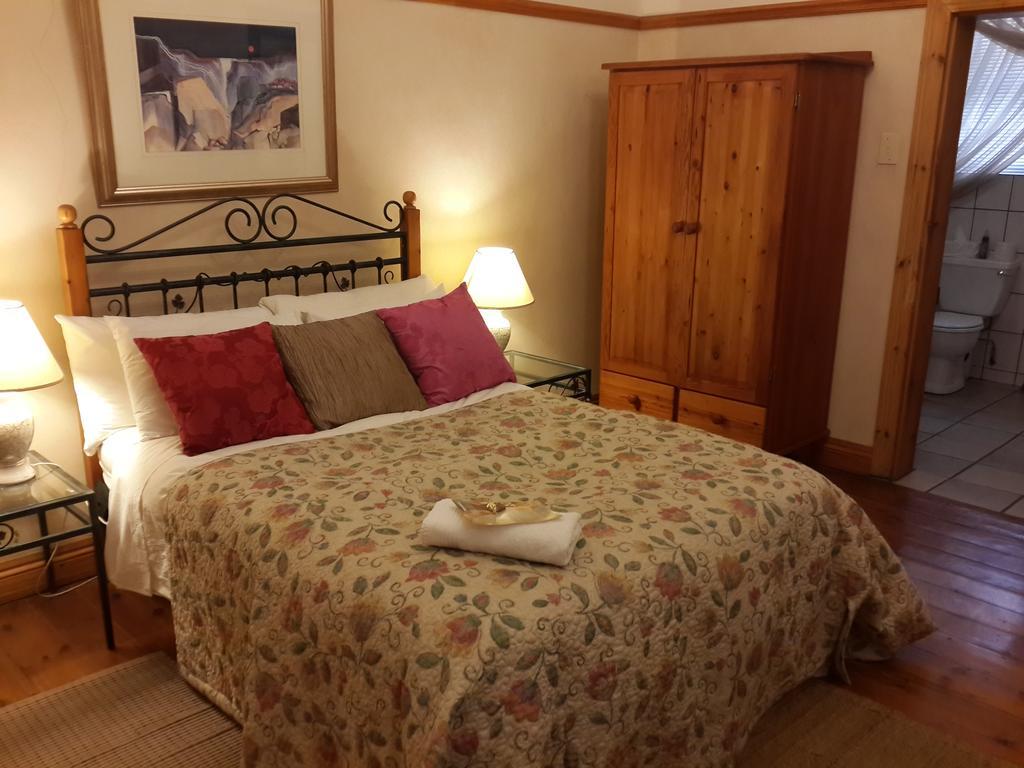 Cecil John Rhodes Guest House Kimberley Room photo